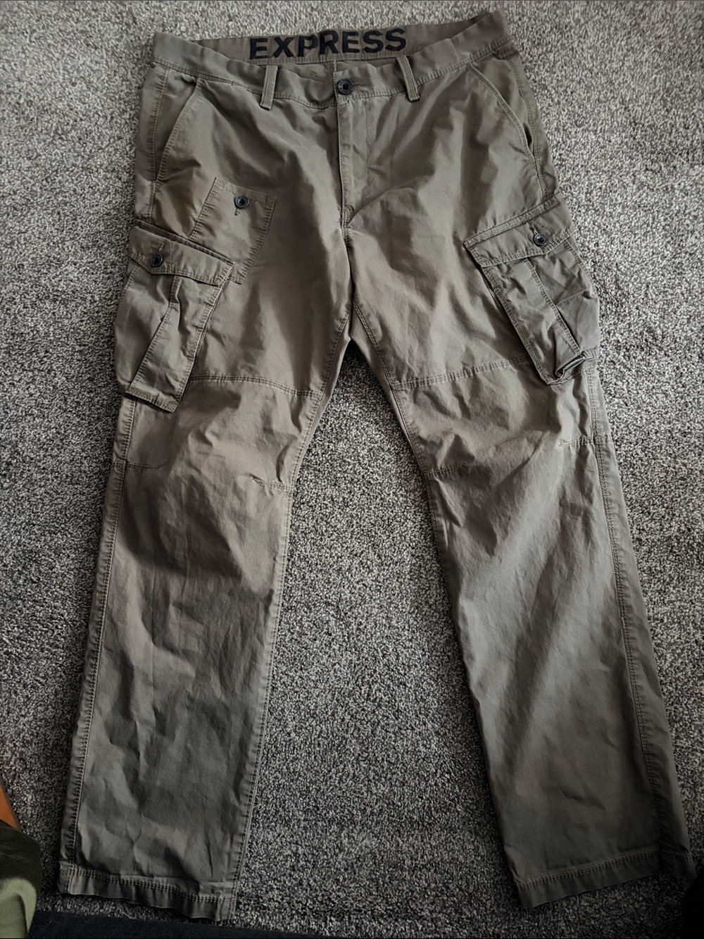 Express Men's Cargo Pants in Khaki